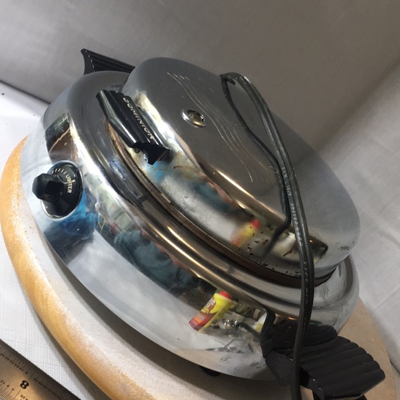- Dominion vintage chrome electric waffle maker. - Picture 1 of 9